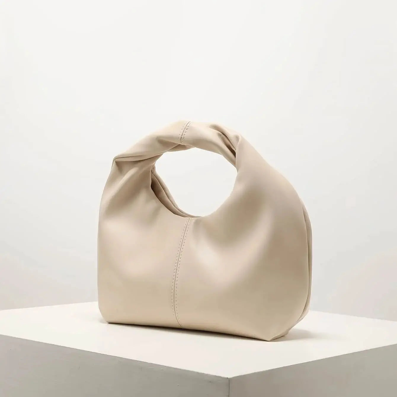 Mini Bolsa de Mão Feita em Couro Legítimo - Clean