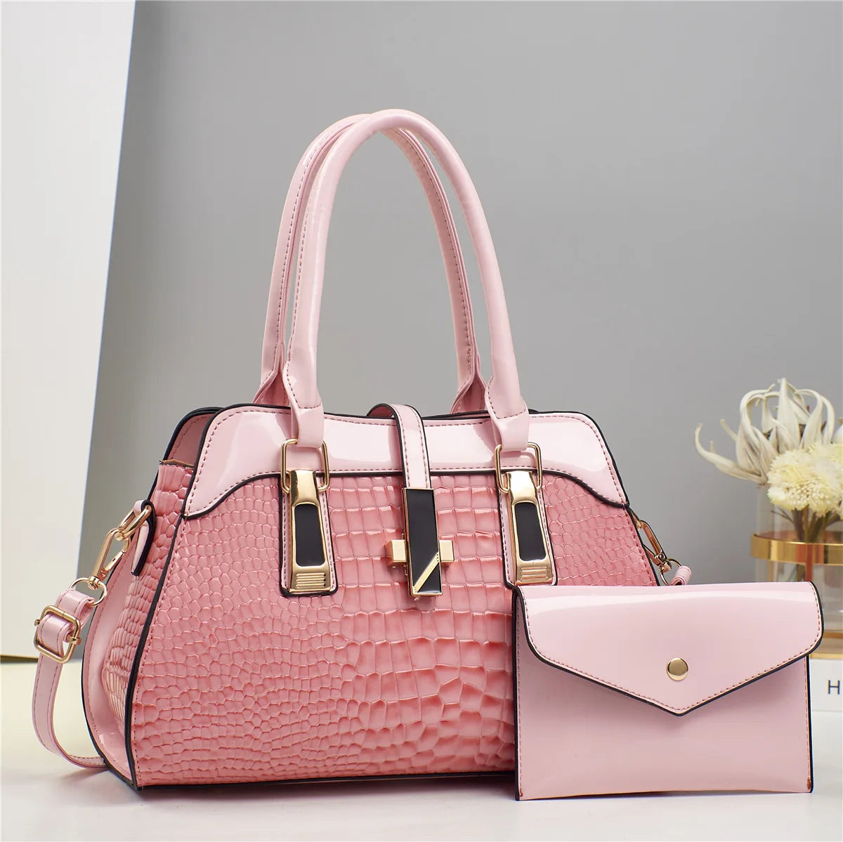 Kit com Bolsa e Carteira em Couro Legítimo