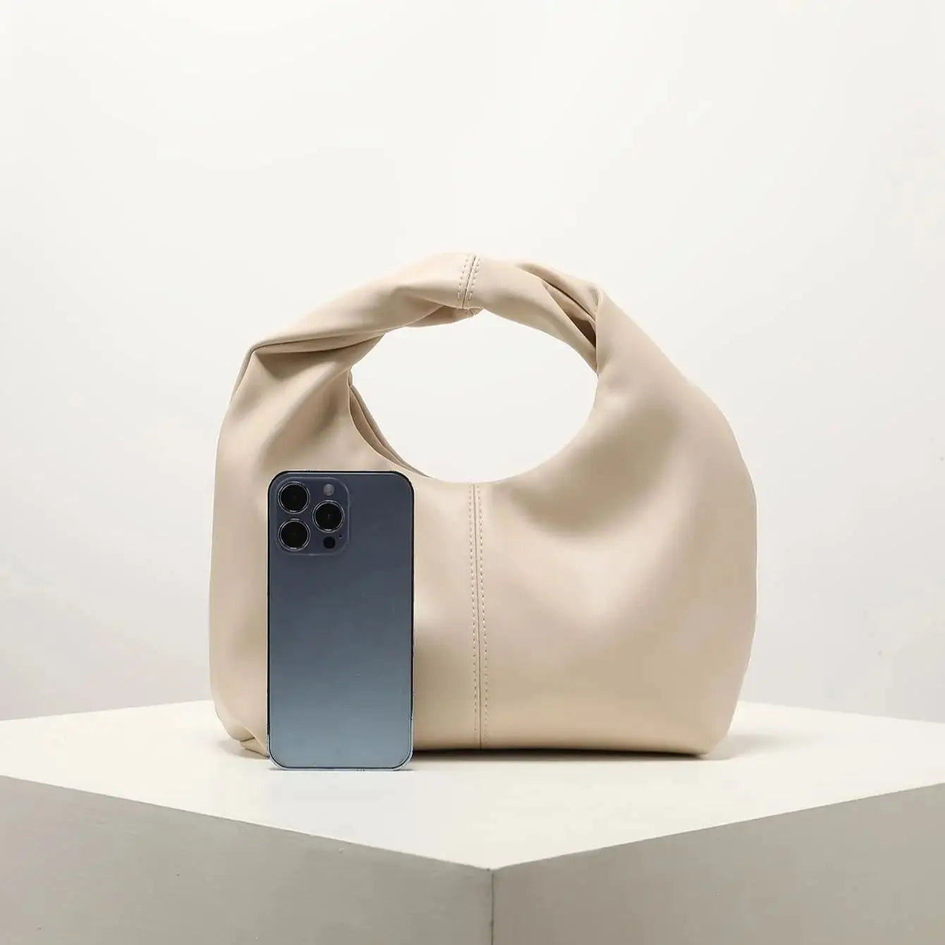 Mini Bolsa de Mão Feita em Couro Legítimo - Clean