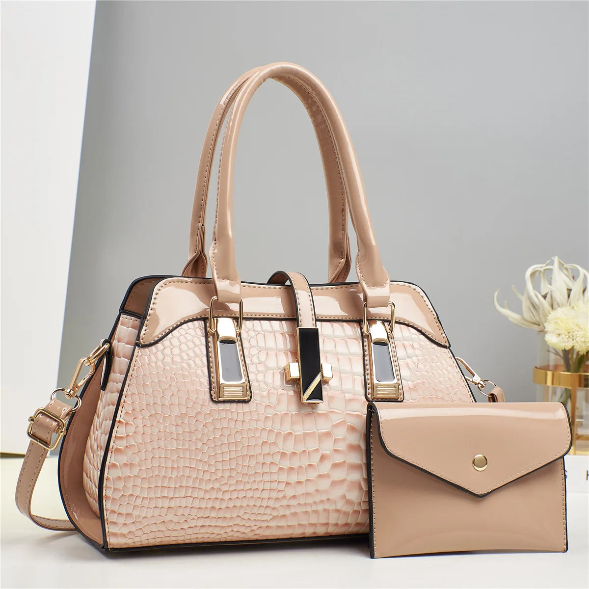 Kit com Bolsa e Carteira em Couro Legítimo