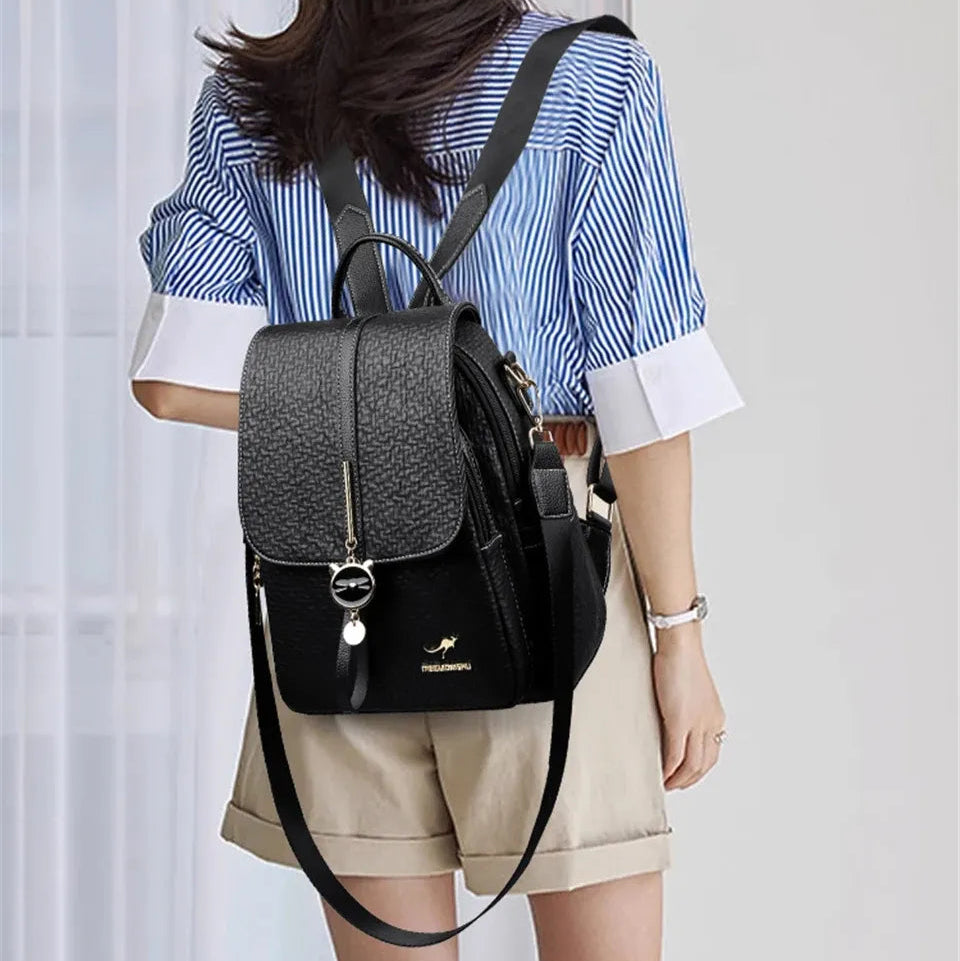 Mochila Feminina em Couro Legítimo - Velia