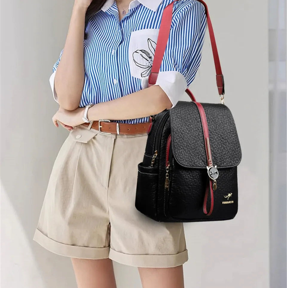 Mochila Feminina em Couro Legítimo - Velia