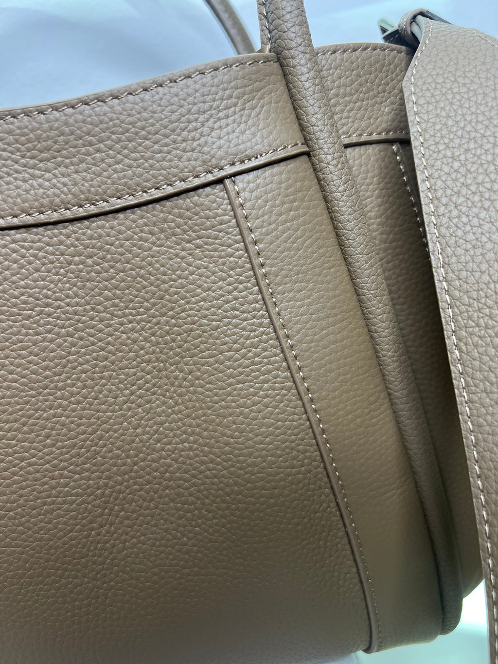 Bolsa Média Stella Couro Legítimo