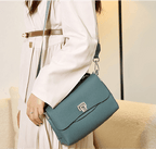 Bolsa Feminina Compacta em Couro Legítimo - Melbourn - LuxoCouer