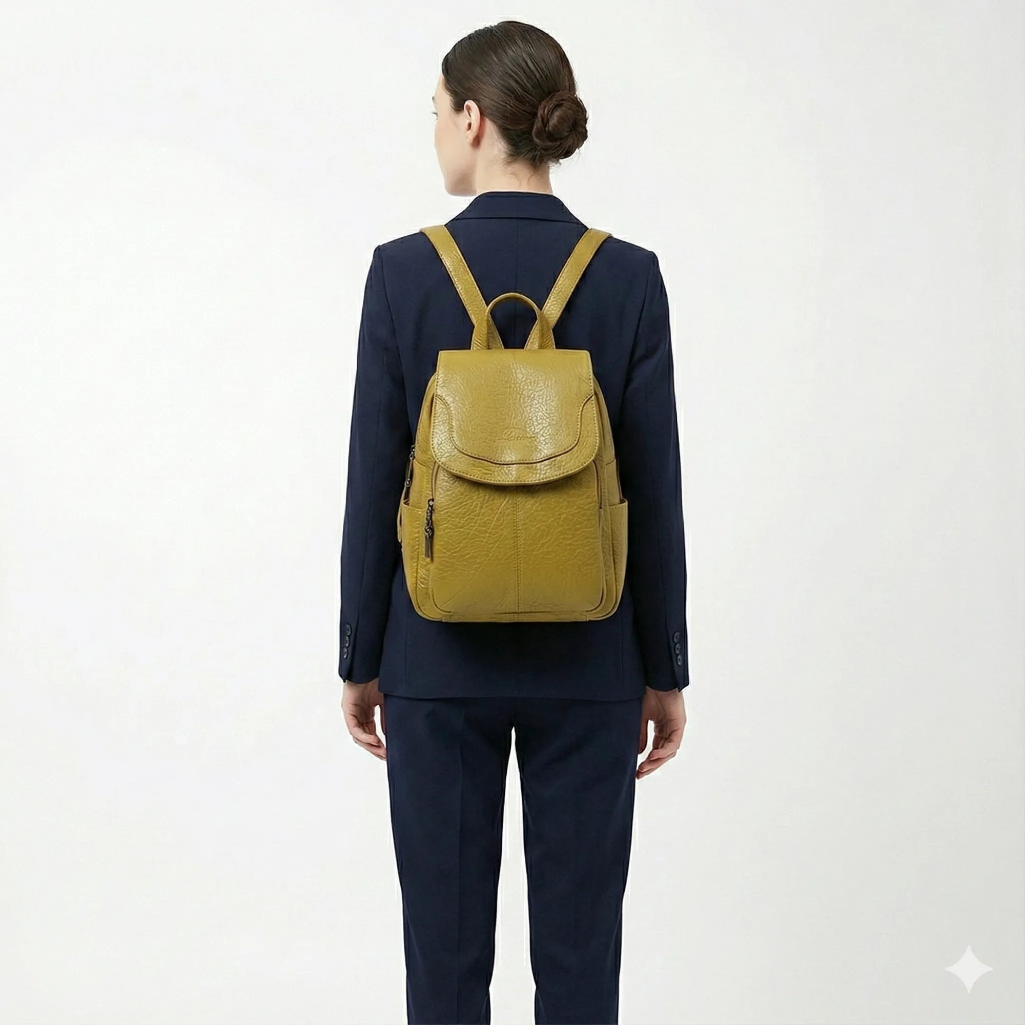 Mochila Feminina em Couro Legítimo - Camila
