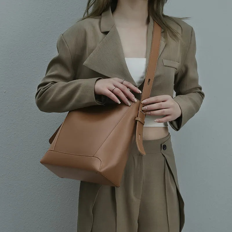 Bolsa Tiracolo em Couro Legítimo - Avery