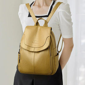 Mochila Feminina em Couro Legítimo - Camila
