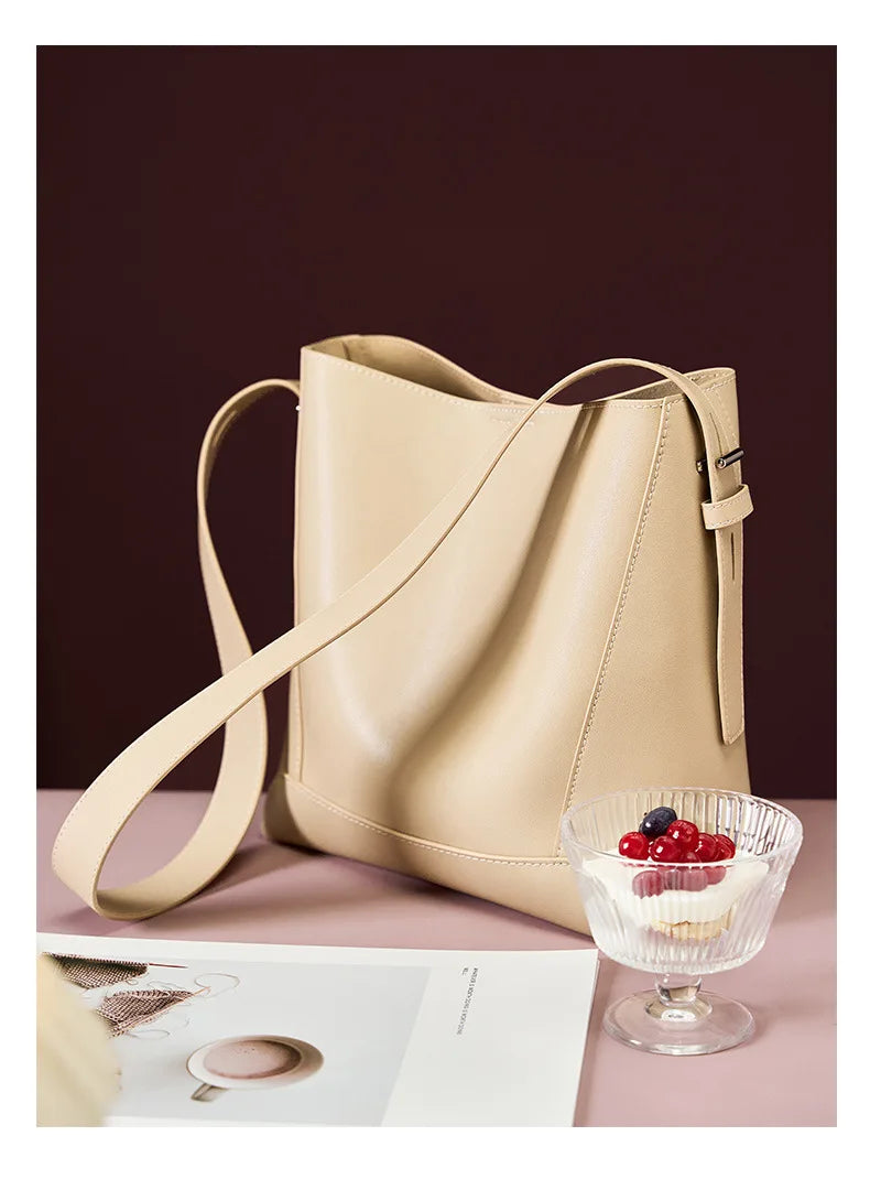 Bolsa Feminina em Couro Legitimo - Penélope