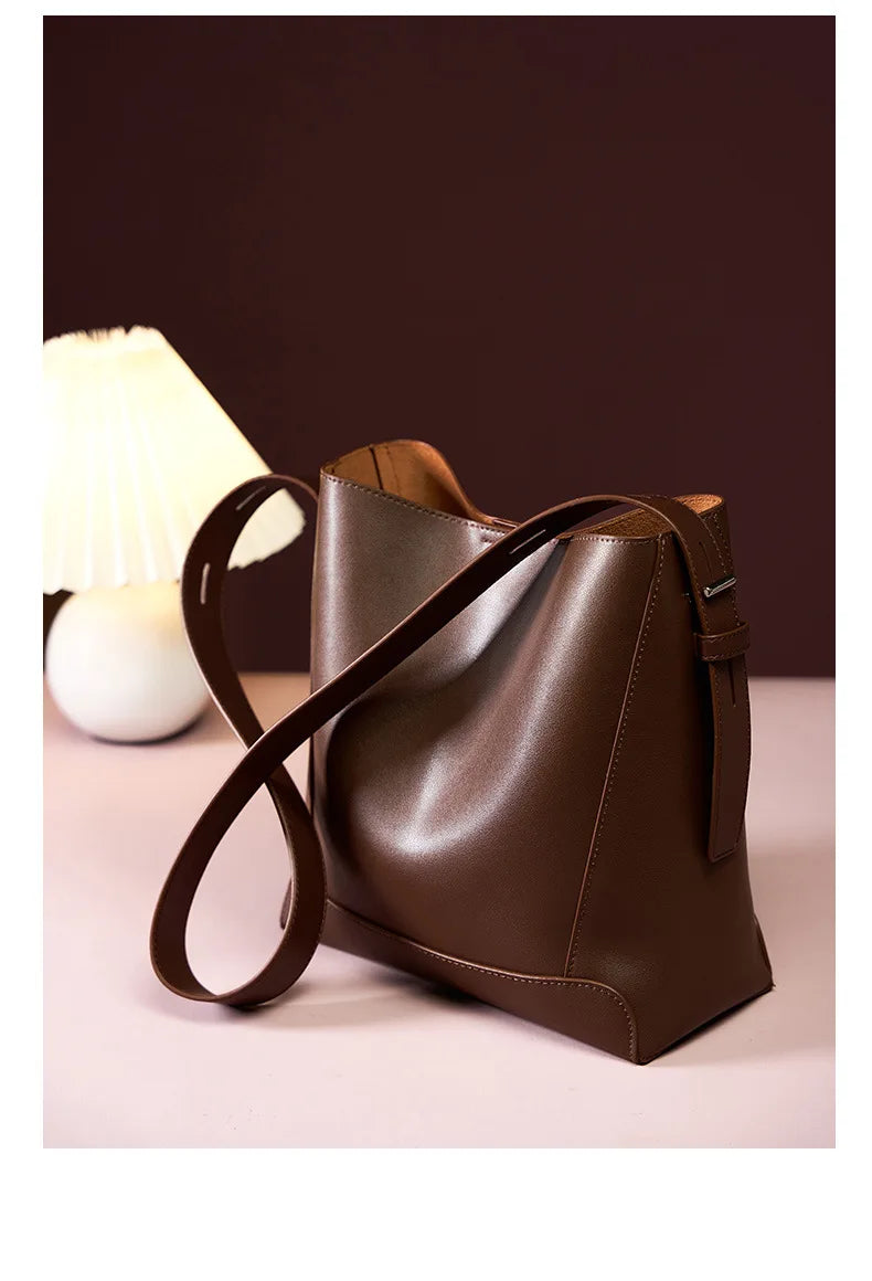 Bolsa Feminina em Couro Legitimo - Penélope