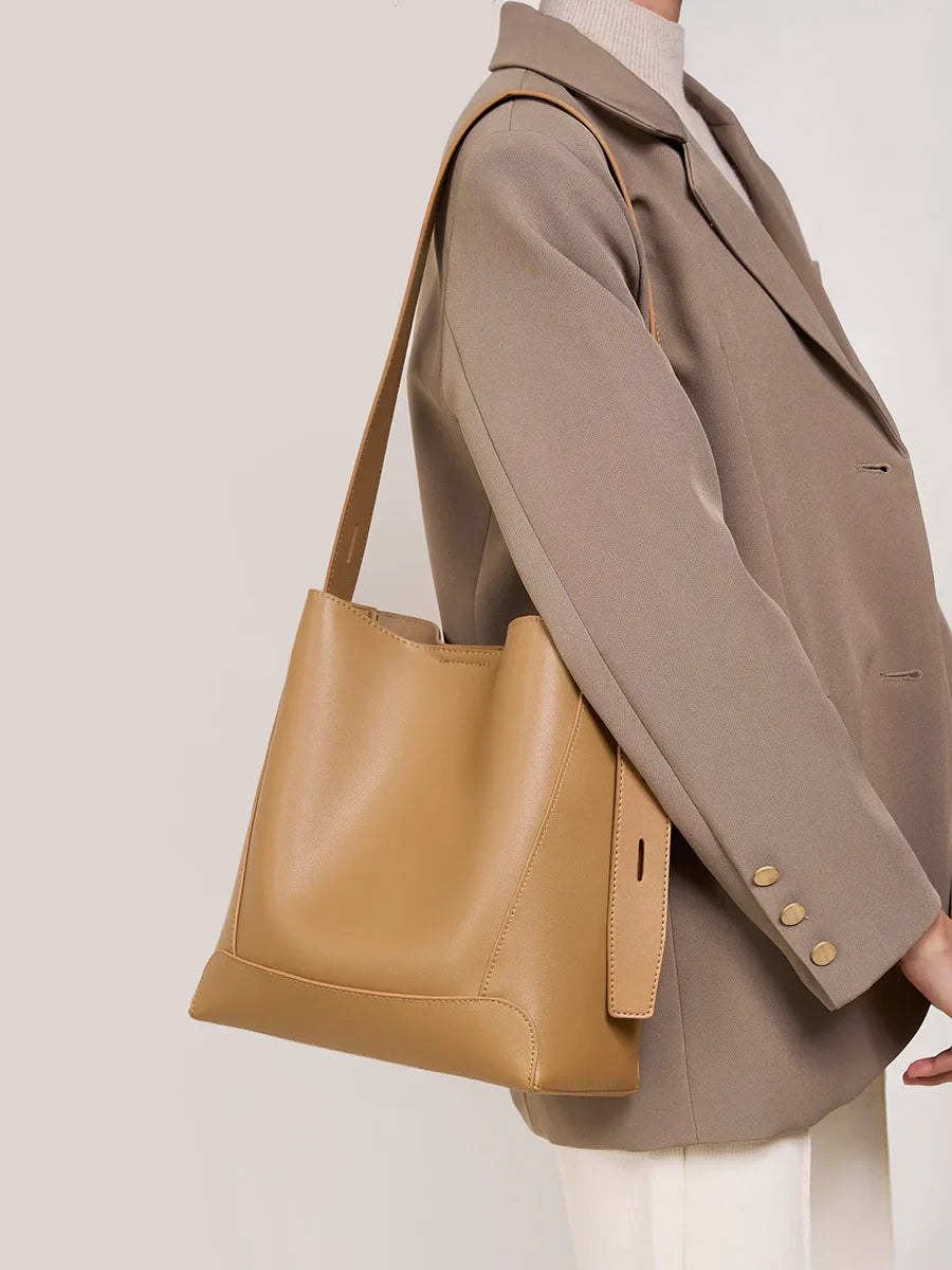 Bolsa Feminina em Couro Legitimo - Penélope
