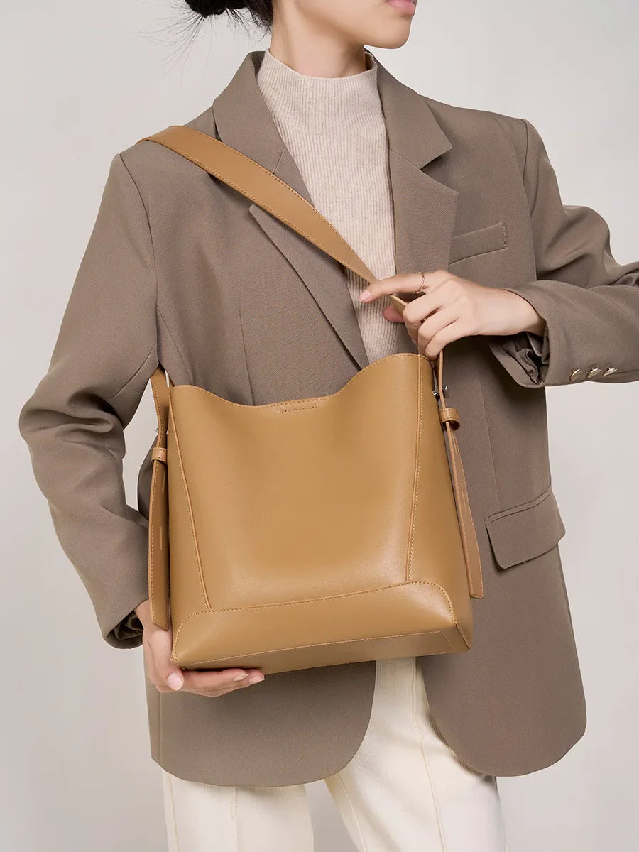 Bolsa Feminina em Couro Legitimo - Penélope