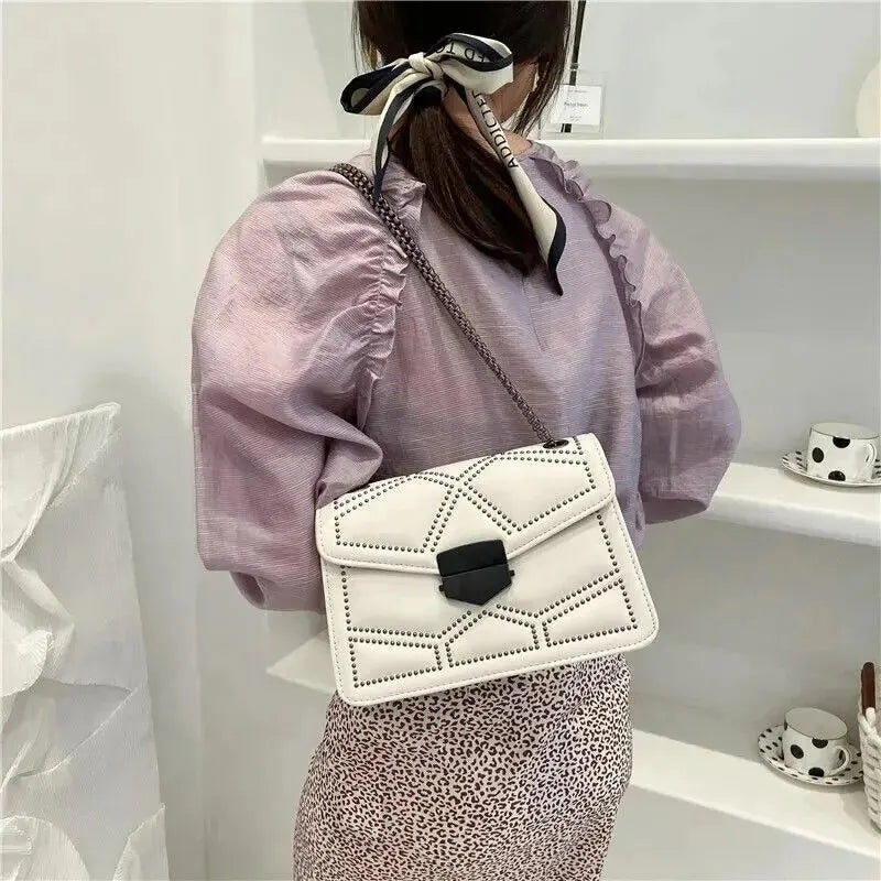 Bolsa Pequena em Couro Legítimo - Eyla