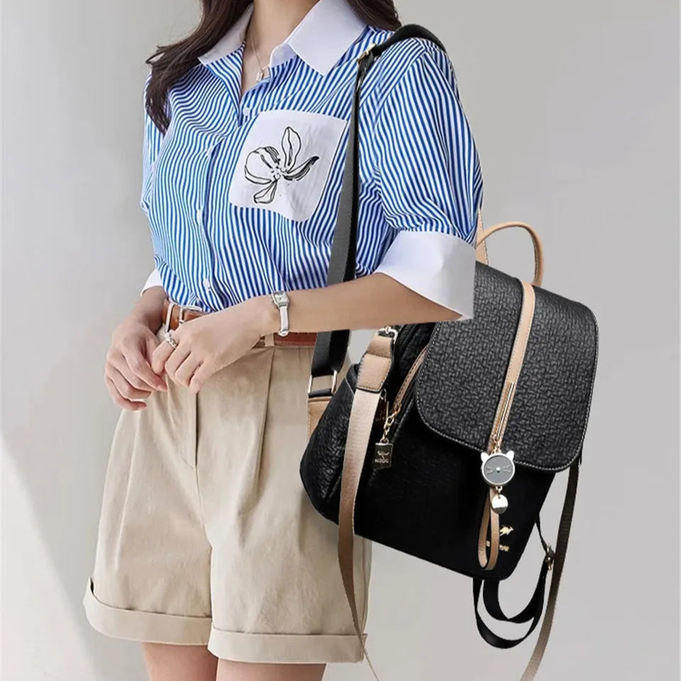 Mochila Feminina em Couro Legítimo - Velia