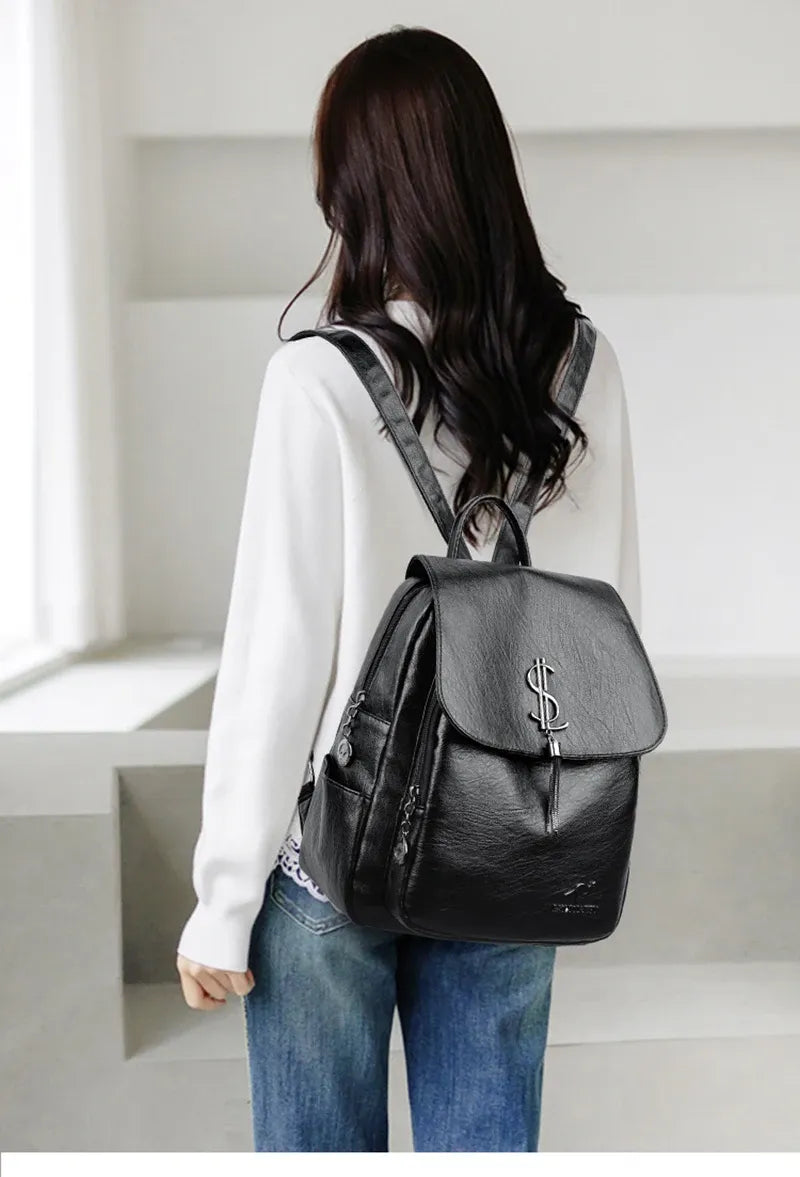 Mochila Feminina em Couro Legítimo - Tess